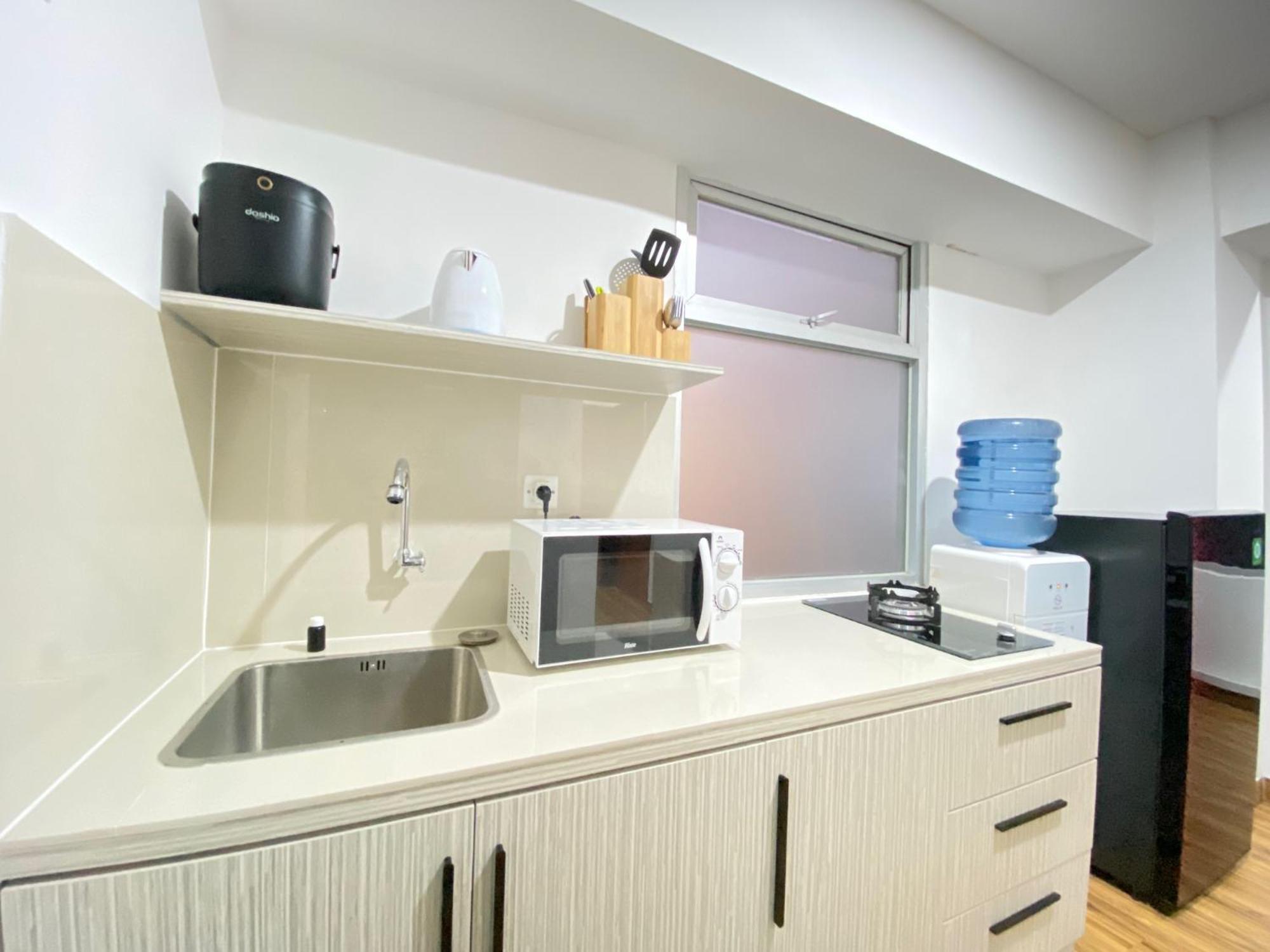 Modern And Well Furnished 2br At Jarrdin Near Cihampelas Walk By Travelio Apartemen