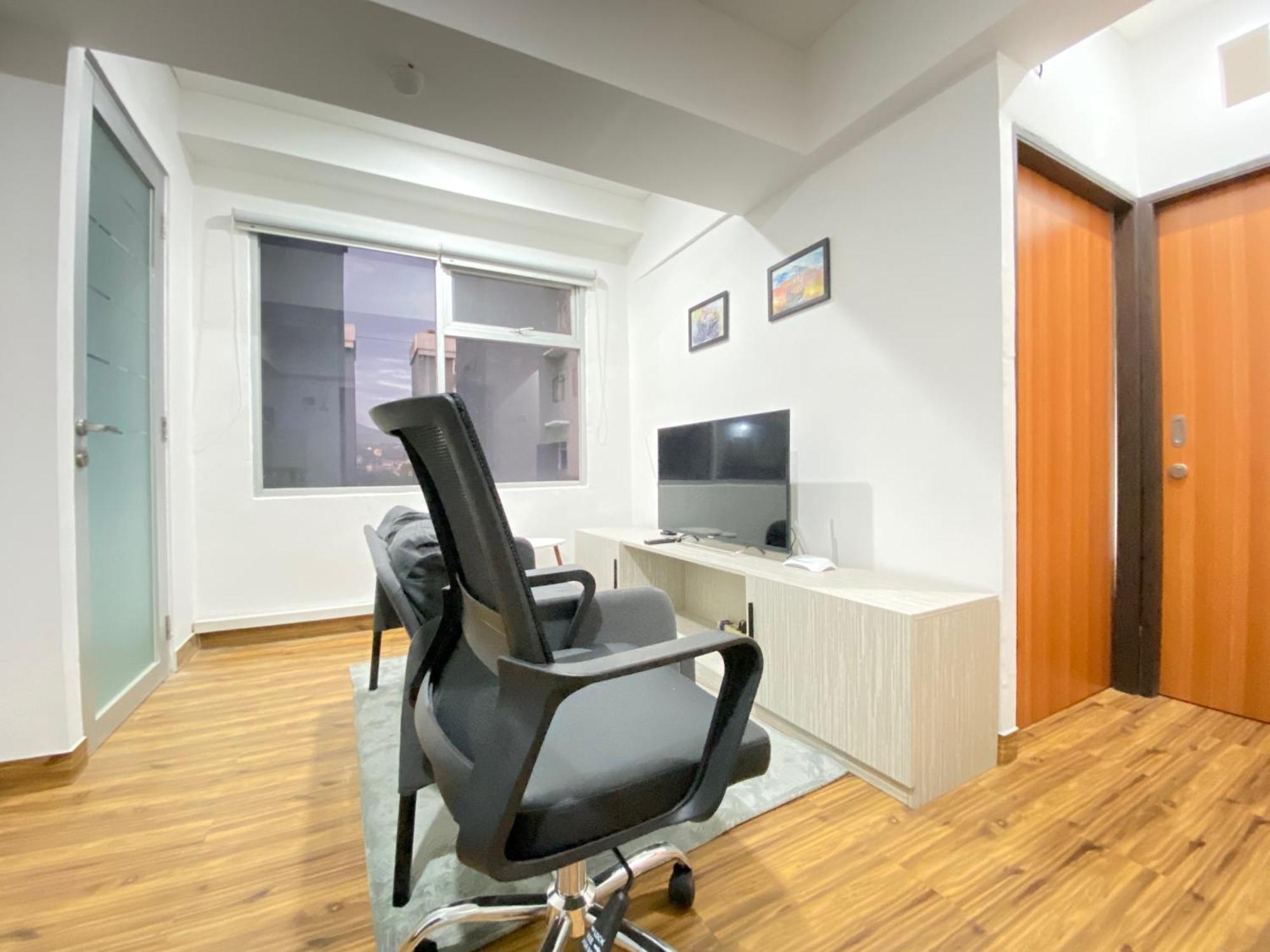 Modern And Well Furnished 2br At Jarrdin Near Cihampelas Walk By Travelio * Bandung